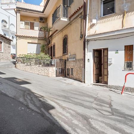 Cozy Apartment Near The Historic Center Taormina Zewnętrze zdjęcie